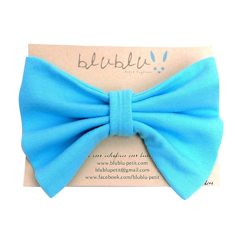 balaca corbatin azul claro