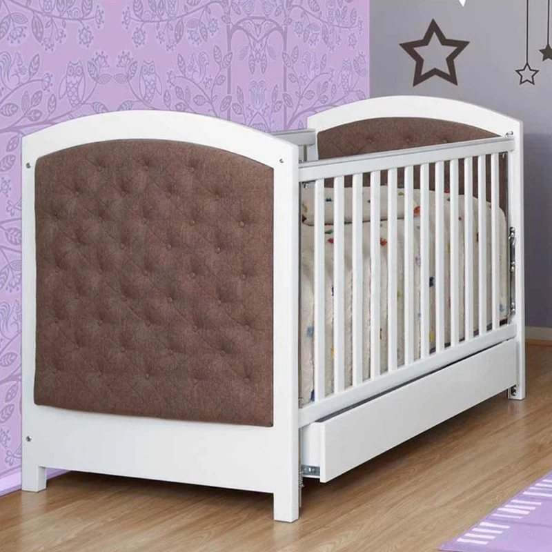 cuna de 70x130 en madera color blanco con espaldar y cabecera acolchado