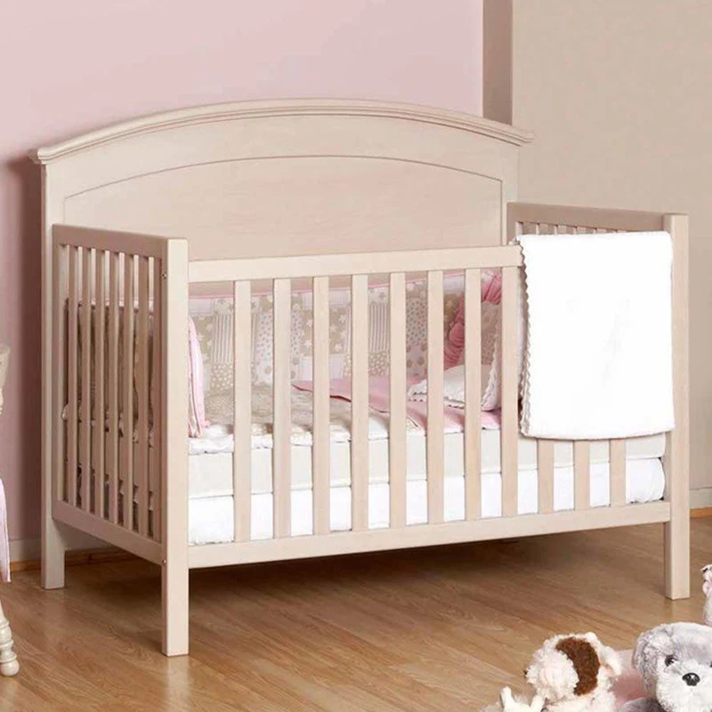 cuna de 70x130 en madera color rosado claro con lateral curvo
