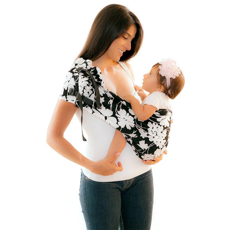 portabebe pouch negro con flores blancas
