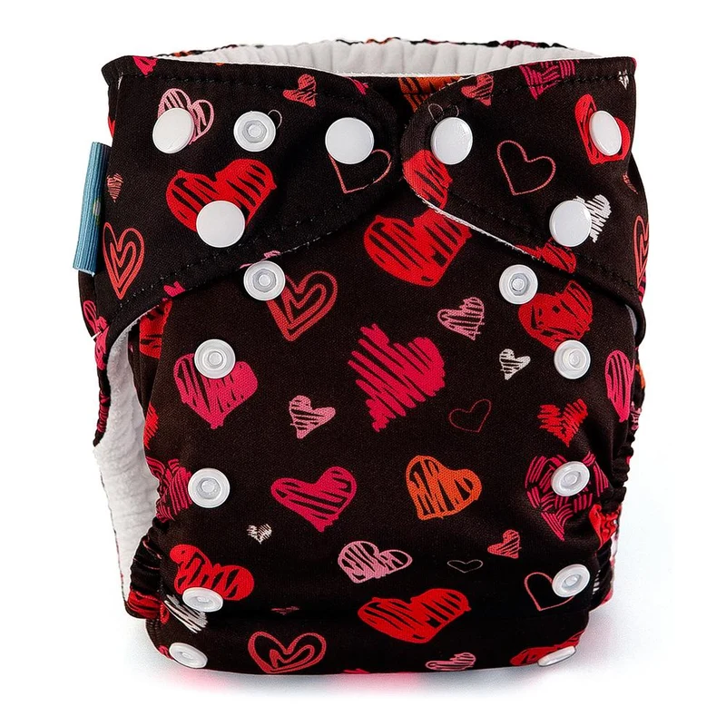 panales reutilizables estampado negro con corazones