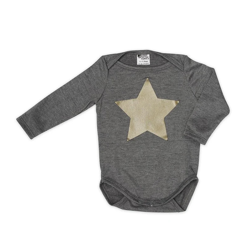 body manga larga cuello cruzado estampado estrella dorada gris talla 3 6