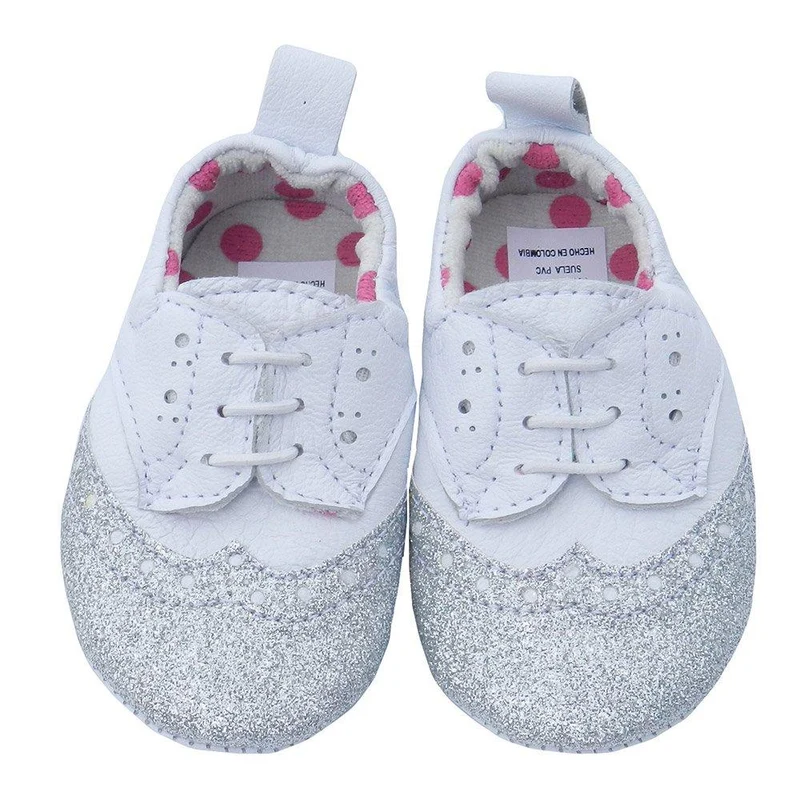 zapato oxford blanco punta plateada