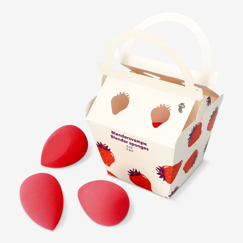 Blender sponges for makeup in strawberry box