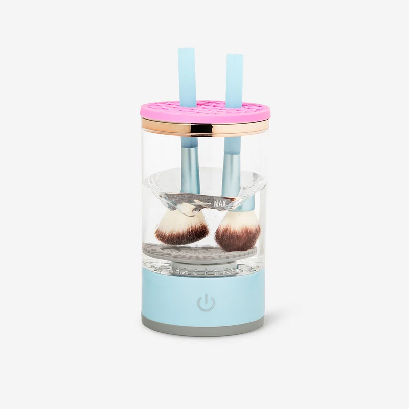 Cleaning machine for makeup brushes